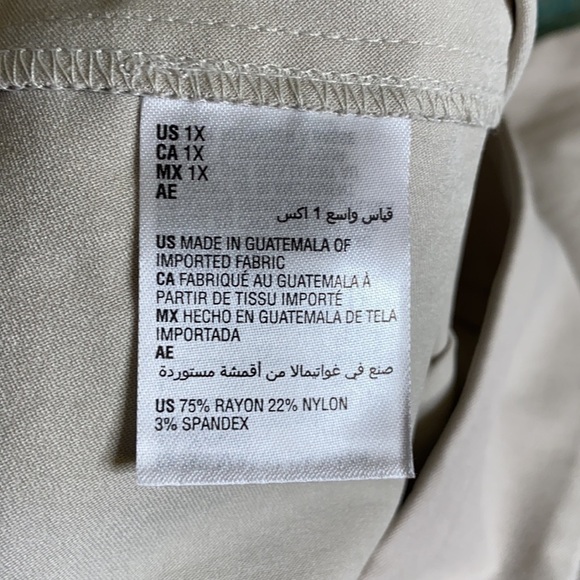 JM Collection Plus Size Capri Pants - Picture 7 of 8